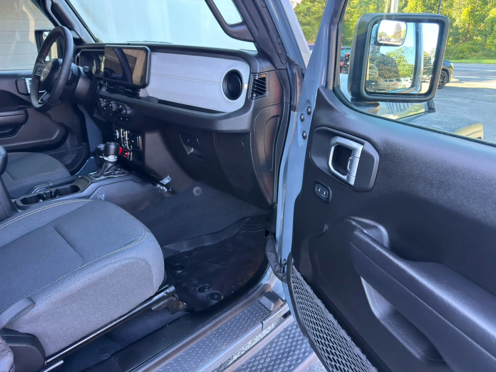 Certified Used 2024 Anvil Clear Coat Jeep Willys image 15