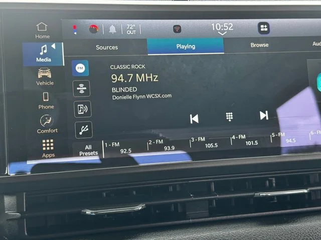 Certified Used 2025  Jeep Sport image 26
