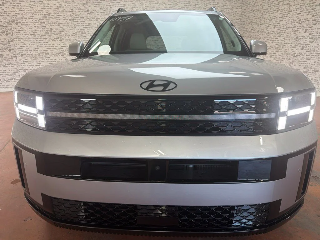 New 2027 Shimmering Silver Hyundai Calligraphy image 2