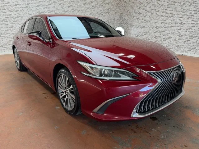 Used 2019 Red Lexus 300h image 7