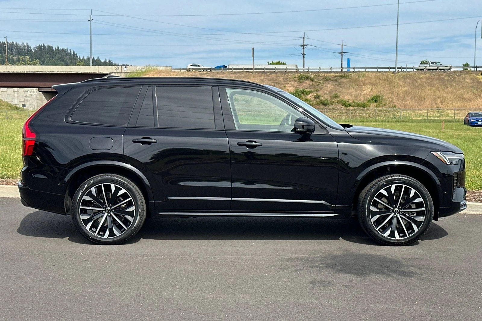 New 2026 Onyx Black Volvo Ultra image 2