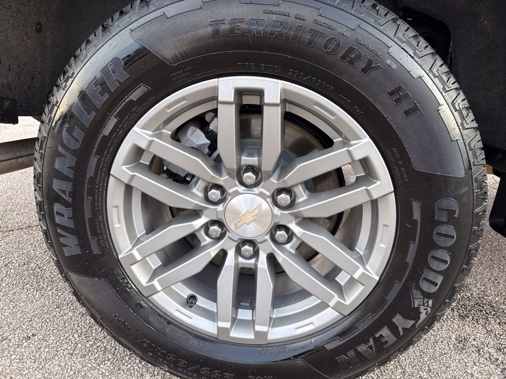 Used 2025 Sterling Gray Metallic Chevrolet LT image 13