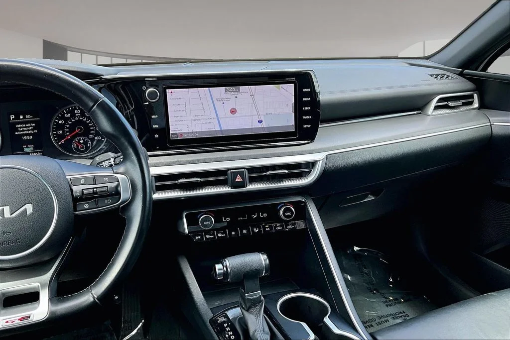 Used 2022 White Kia GT-Line image 9