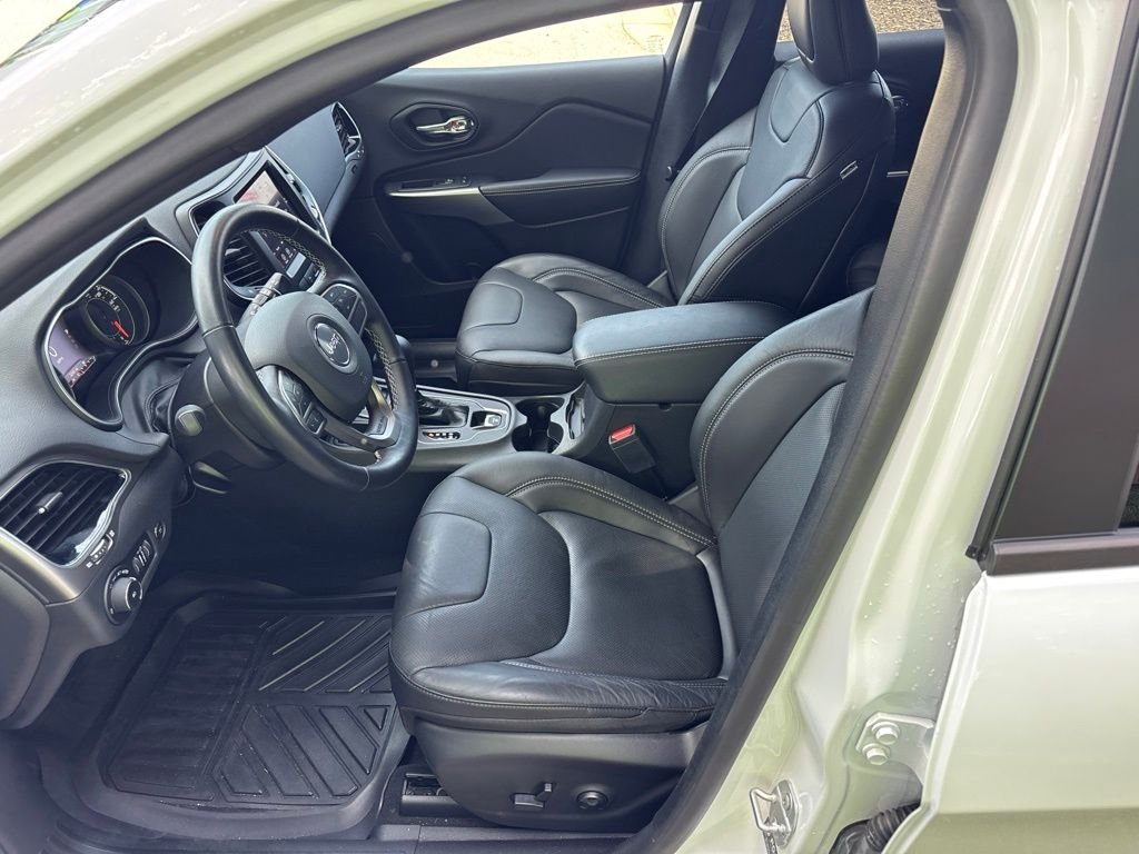 Certified Used 2021 White Jeep Latitude Lux image 9