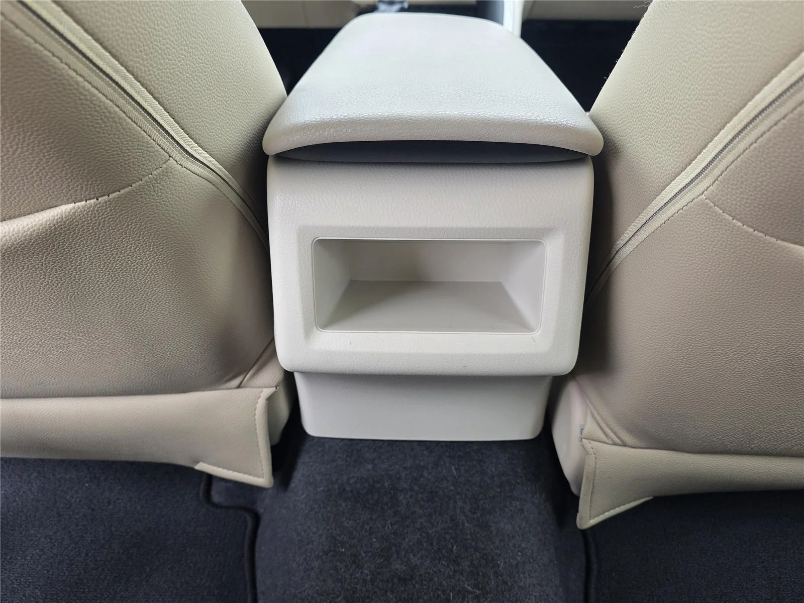 Used 2018 Super White Toyota LE image 29