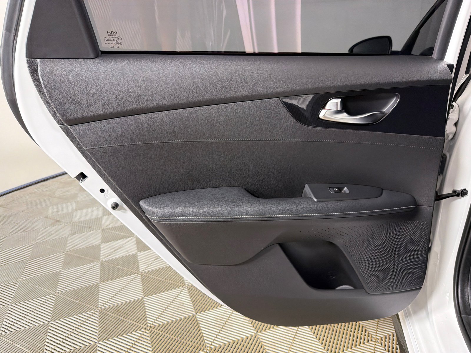 Used 2023 Snow White Pearl Kia GT-Line image 22