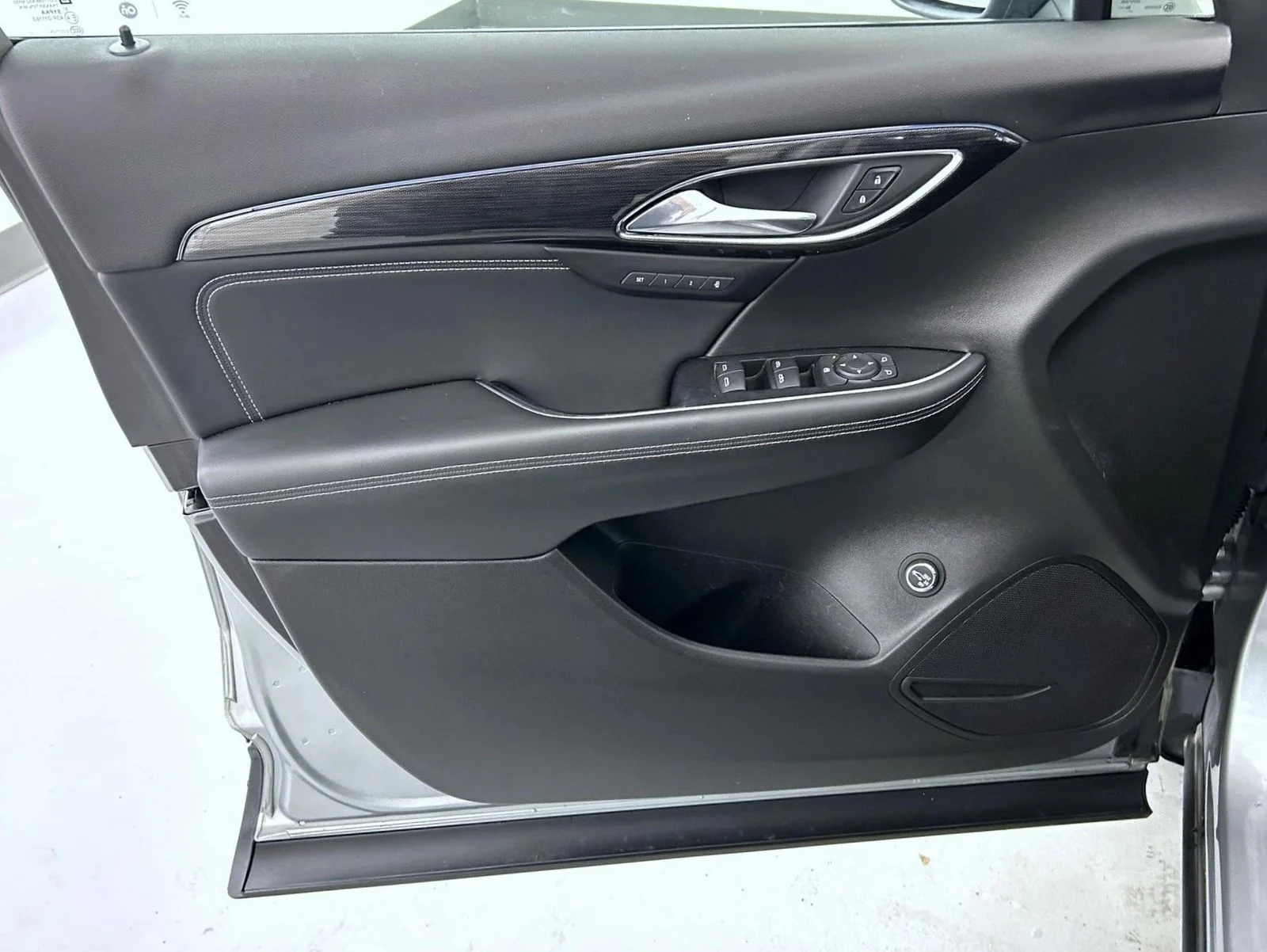 Used 2023 Gray Buick Essence image 9
