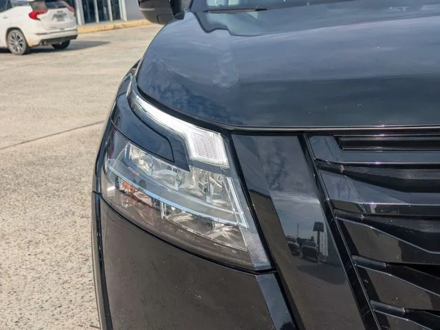 Used 2024 Black Nissan Platinum image 10