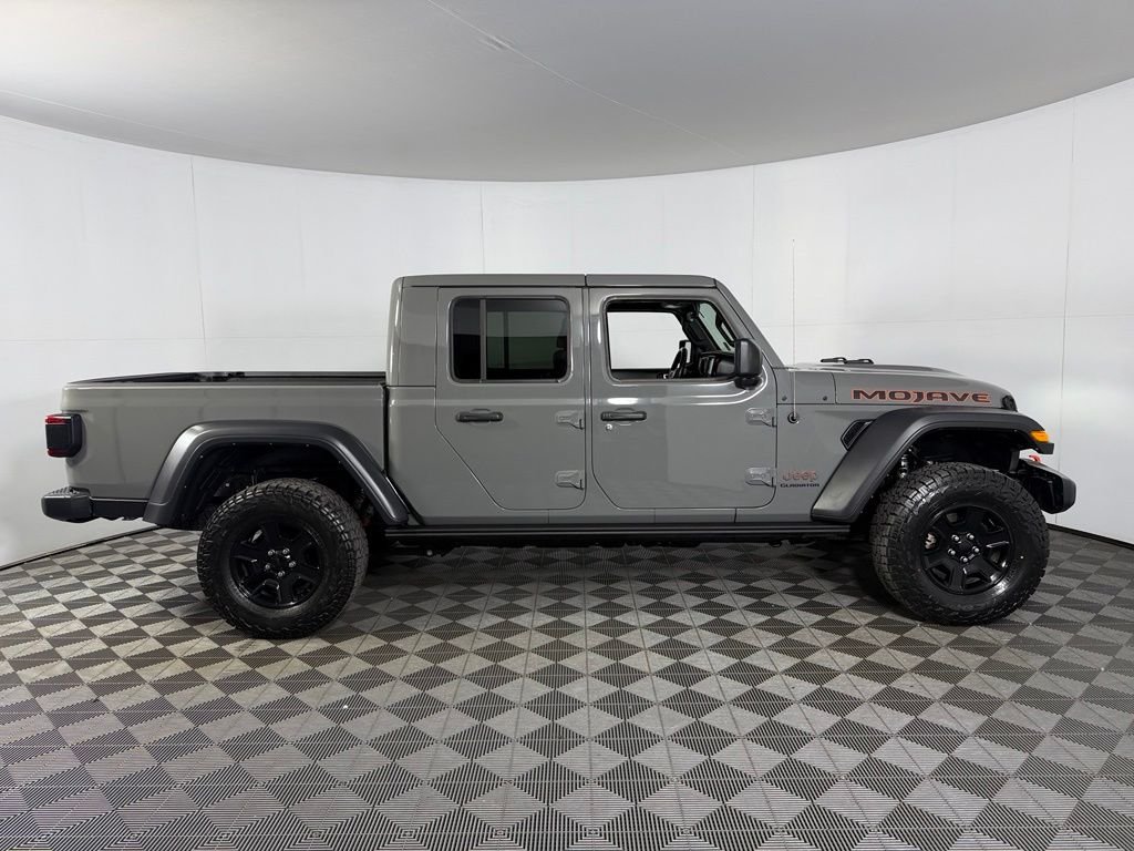 Used 2022 Gray Jeep Mojave image 6