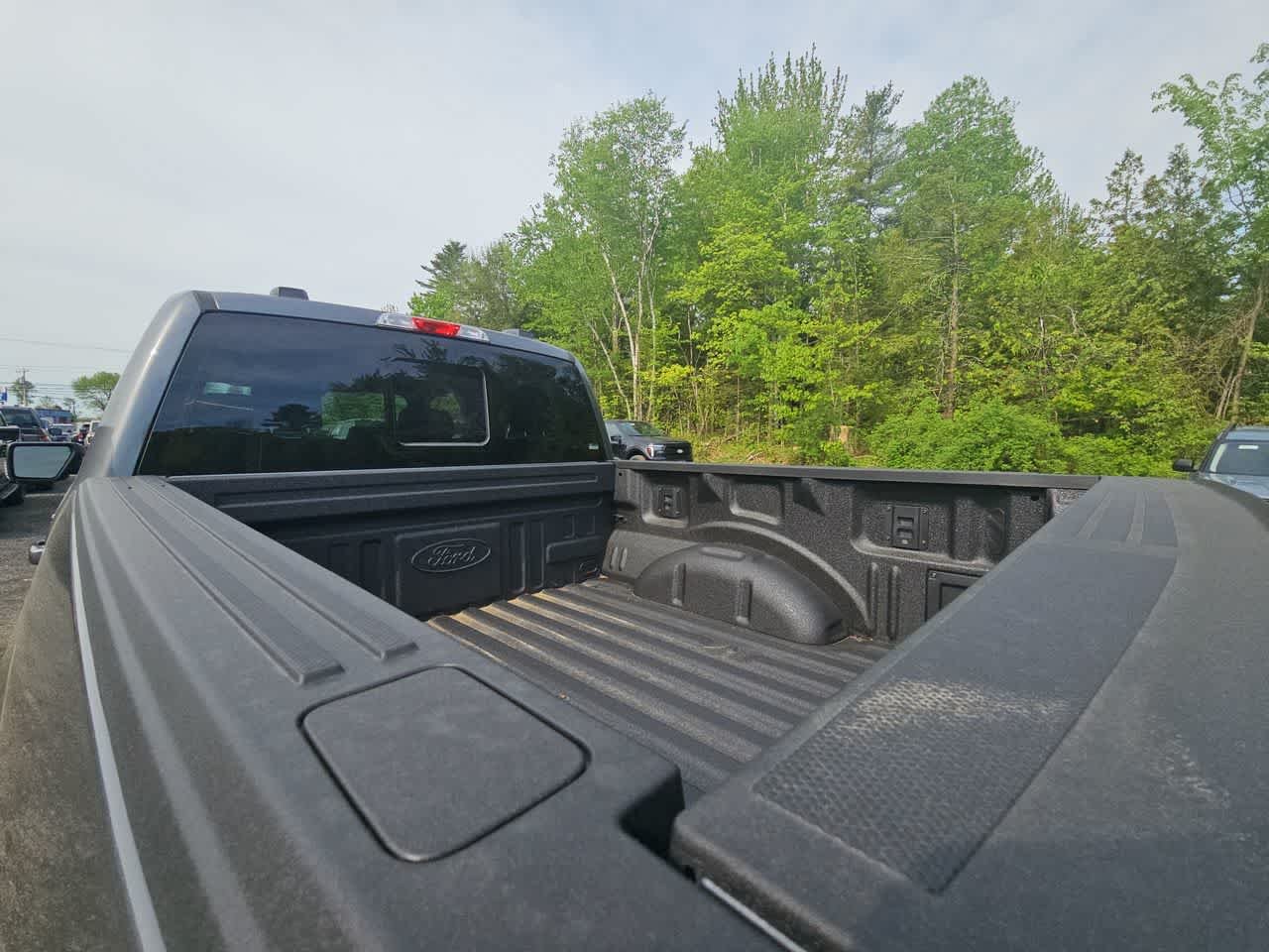 New 2026 Carbonized Gray Metallic Ford XLT image 15