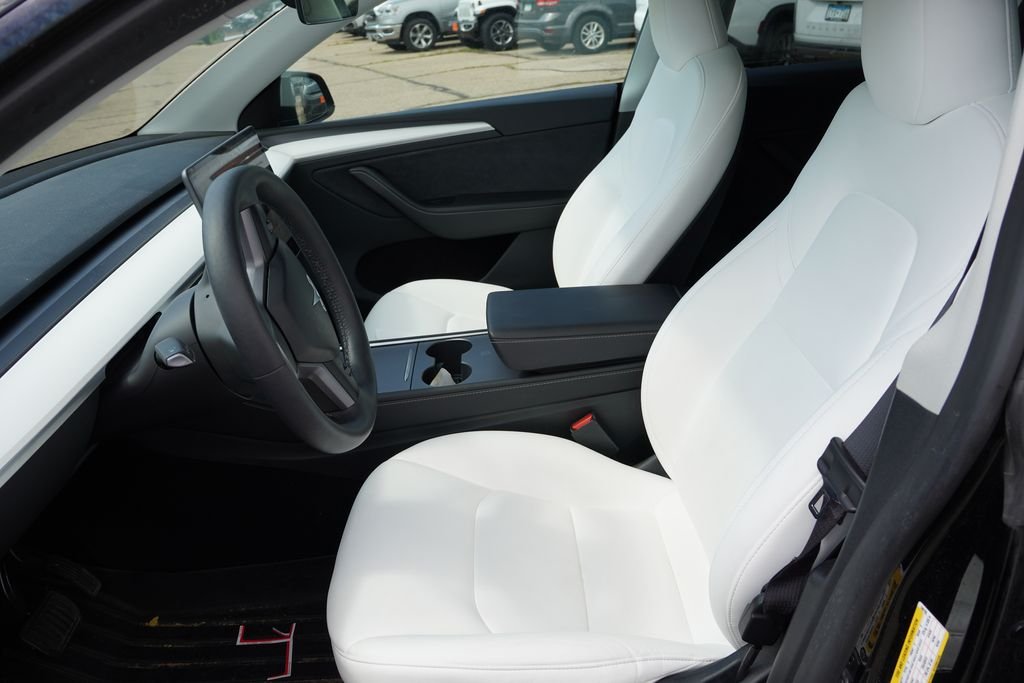 Used 2024 Solid Black Tesla Long Range image 4