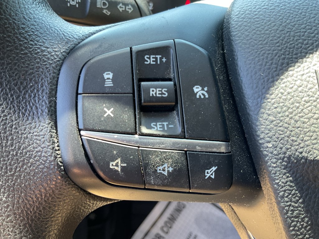 Used 2020 Magnetic Metallic Ford SE image 28