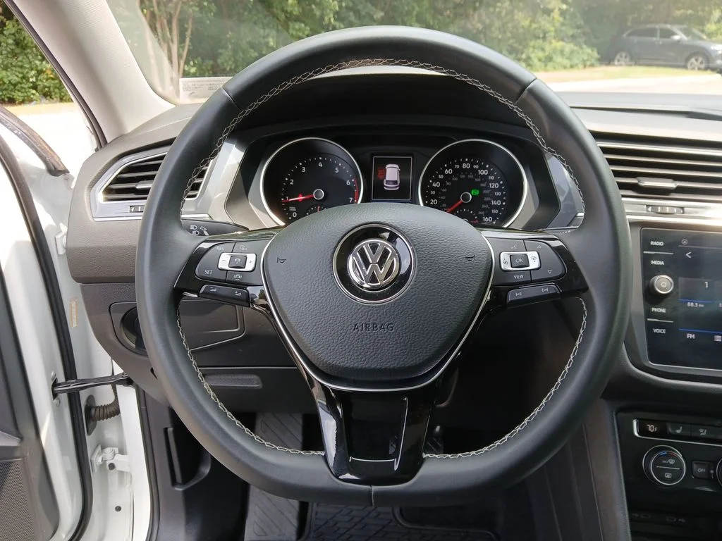 Used 2021 White Volkswagen  image 20
