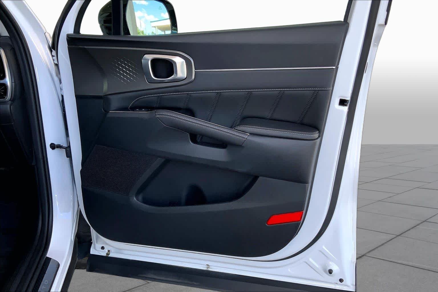 Used 2023 Glacial White Pearl Kia SX image 23
