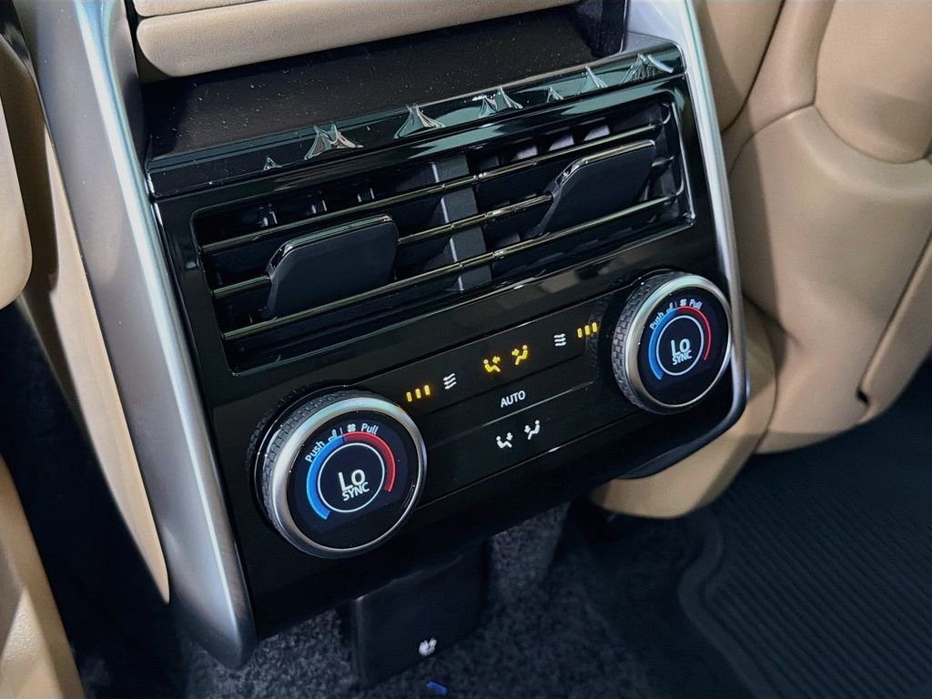 New 2026 Fuji White Land Rover SE image 27