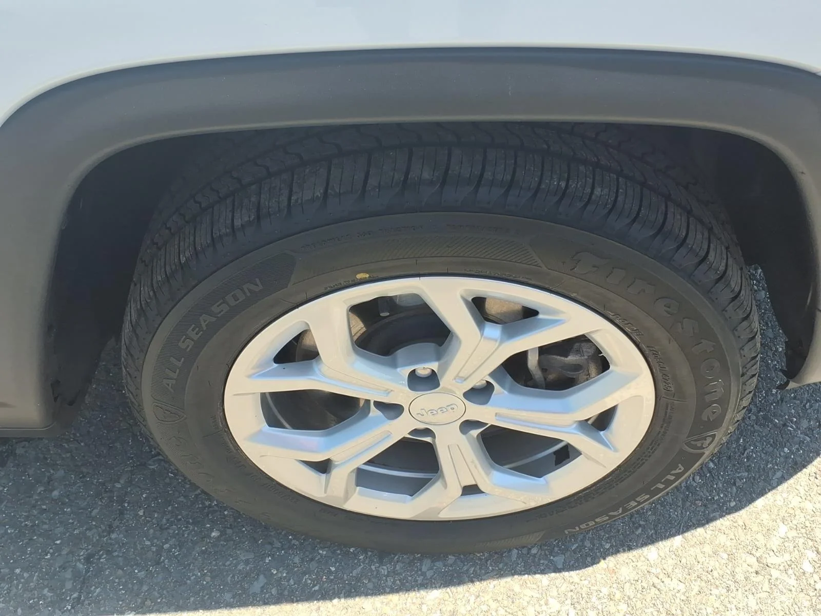 Used 2024 Bright White Clearcoat Jeep Latitude image 12