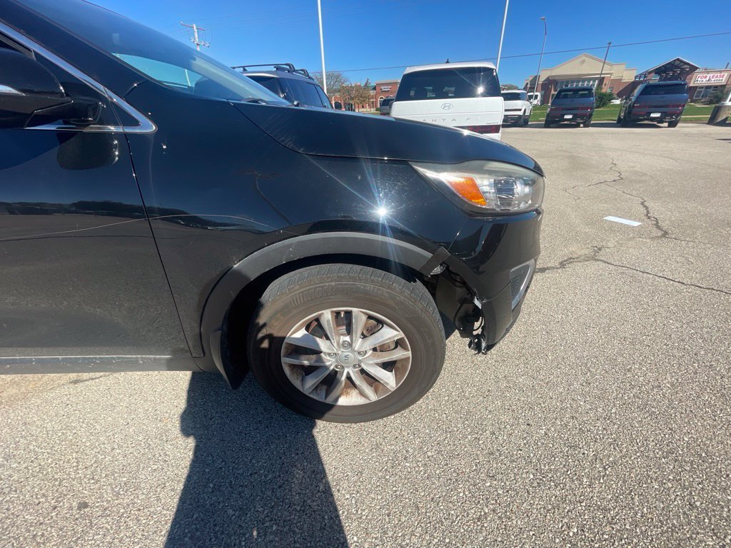 Used 2016 Black Kia L image 7