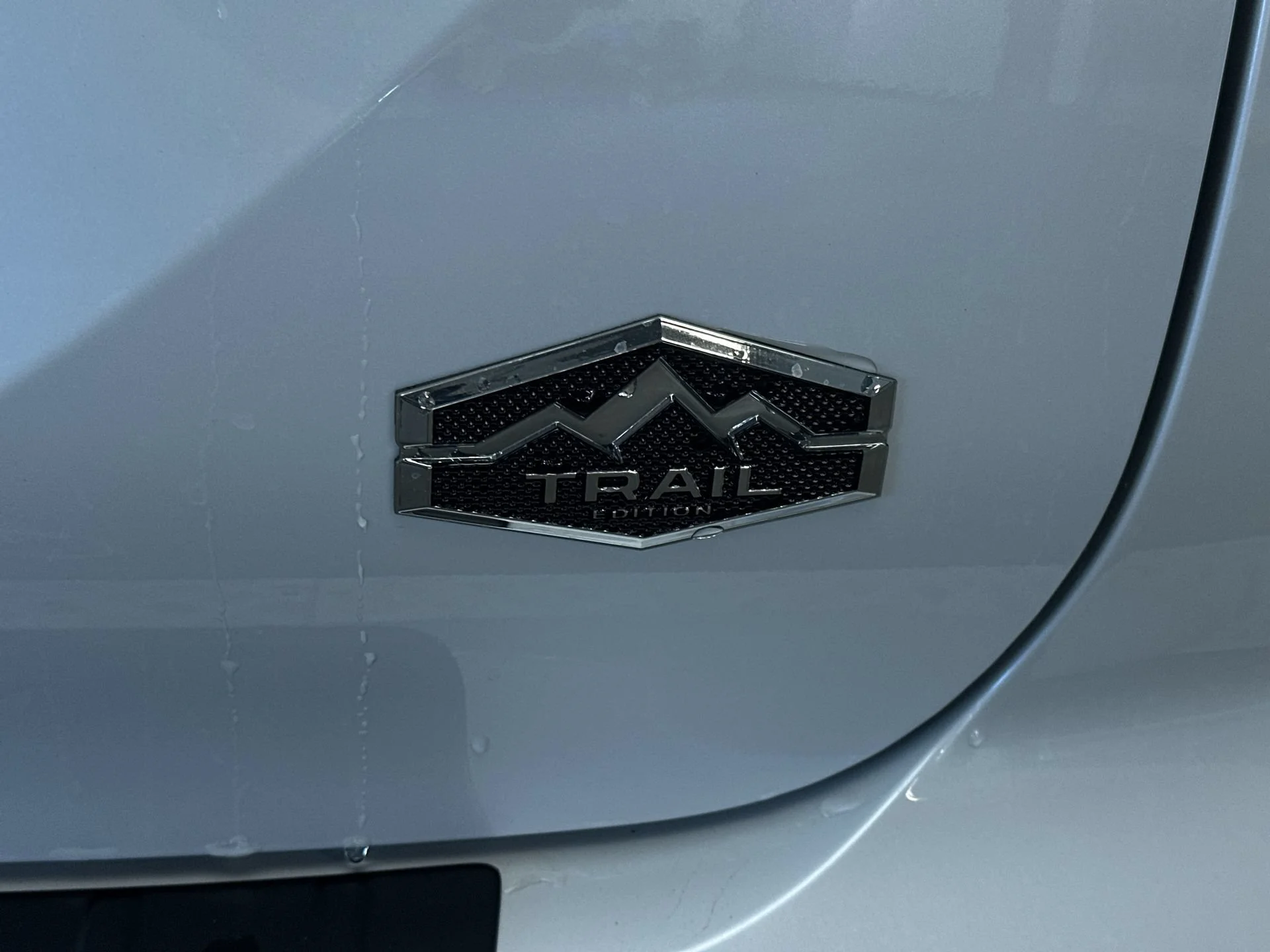 New 2026 White Diamond/Black Roof Mitsubishi Trail Edition image 24
