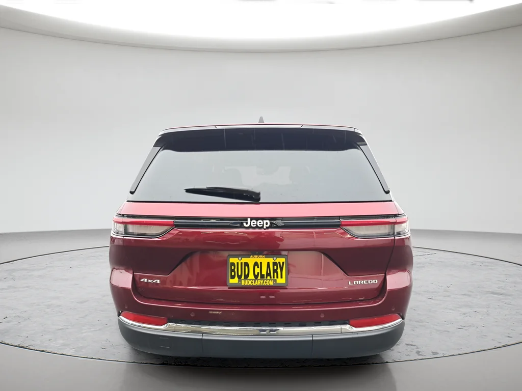 New 2026 Velvet Red Pearl-Coat Exterior Paint Jeep Laredo image 4