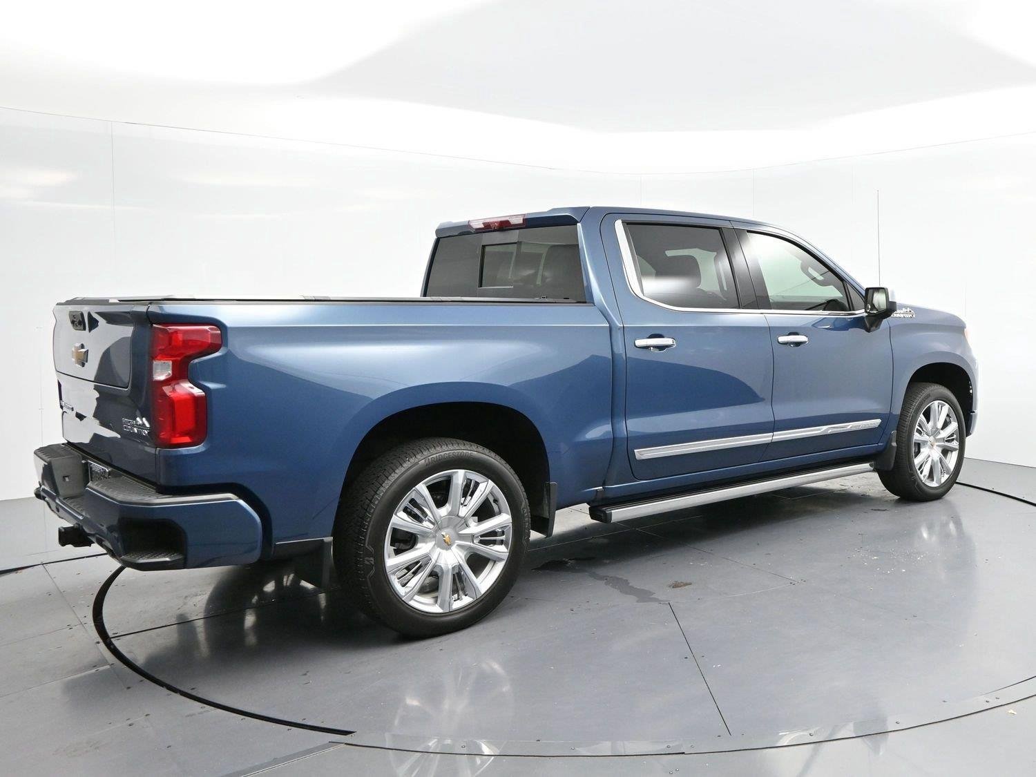 Used 2024 Lakeshore Blue Metallic Chevrolet High Country image 7