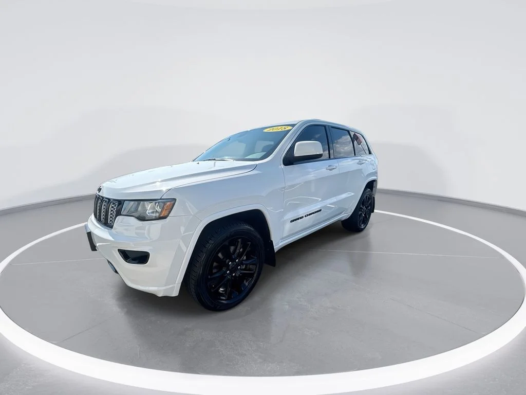 Used 2018 White Jeep Altitude image 4