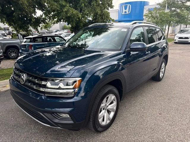 Used 2019 Blue Volkswagen 3.6L V6 SE image 1