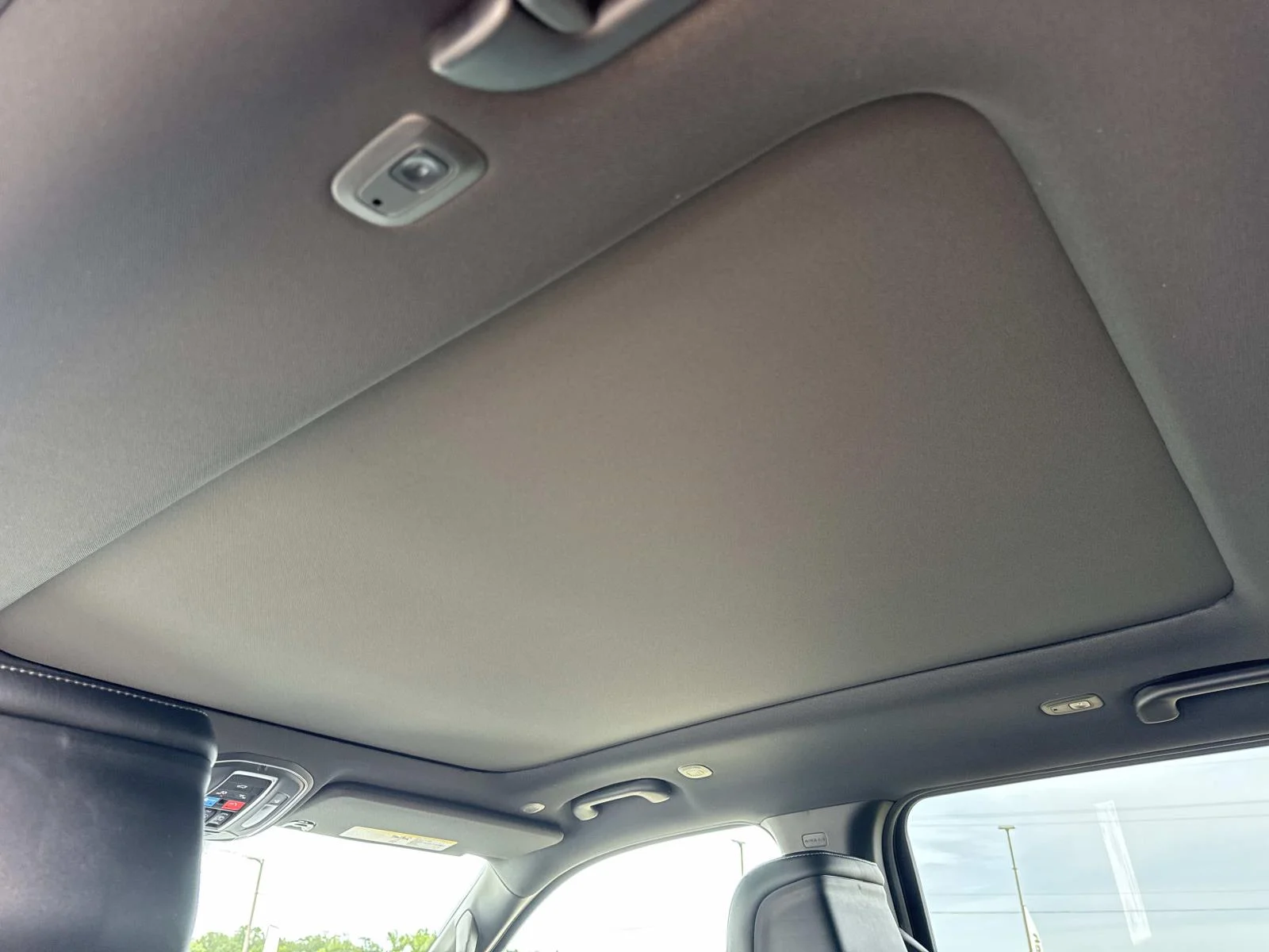 New 2026 Bright White Clear-Coat Exterior Paint Jeep Limited Altitude image 8