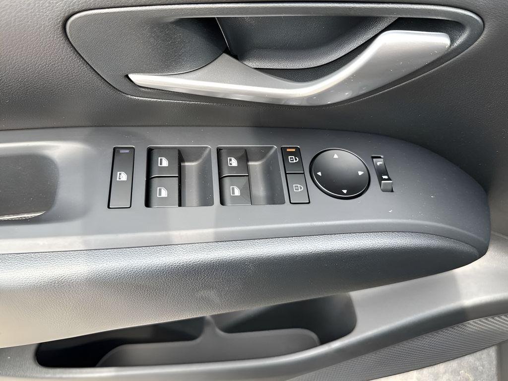 2025 Hyundai Santa Cruz SE - Photo 12