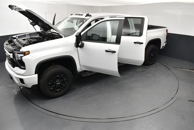 Used 2024 White Chevrolet LT image 27