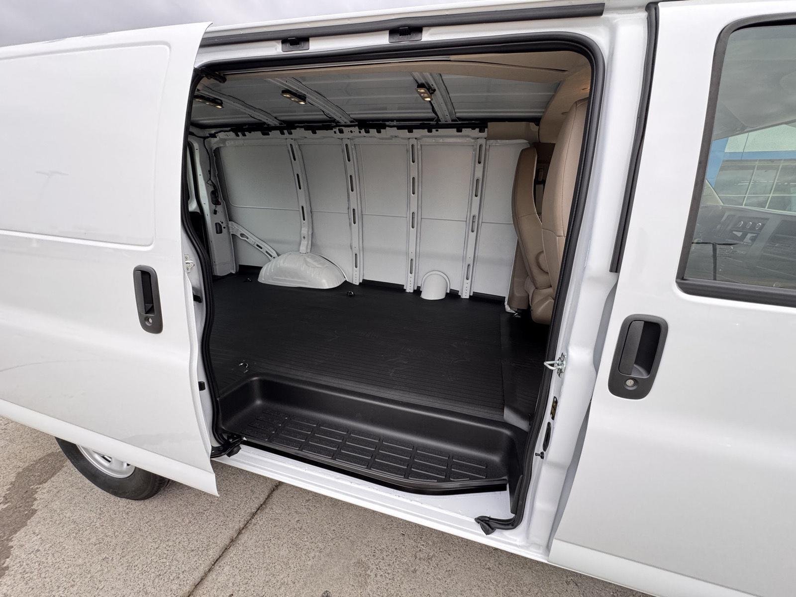 2026 Chevrolet Express Cargo Work Van - Photo 27