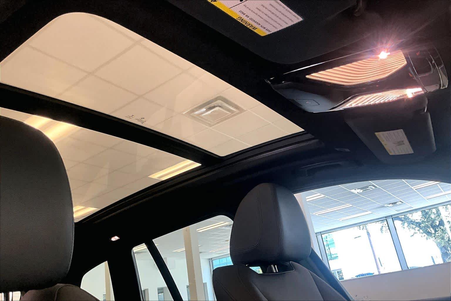 Used 2020 Black Sapphire Metallic BMW sDrive30i image 13