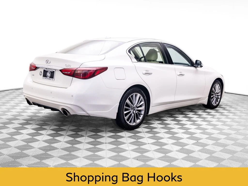 Used 2023 White INFINITI LUXE image 5