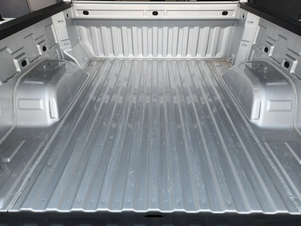 Used 2021 Silver Chevrolet LT image 36