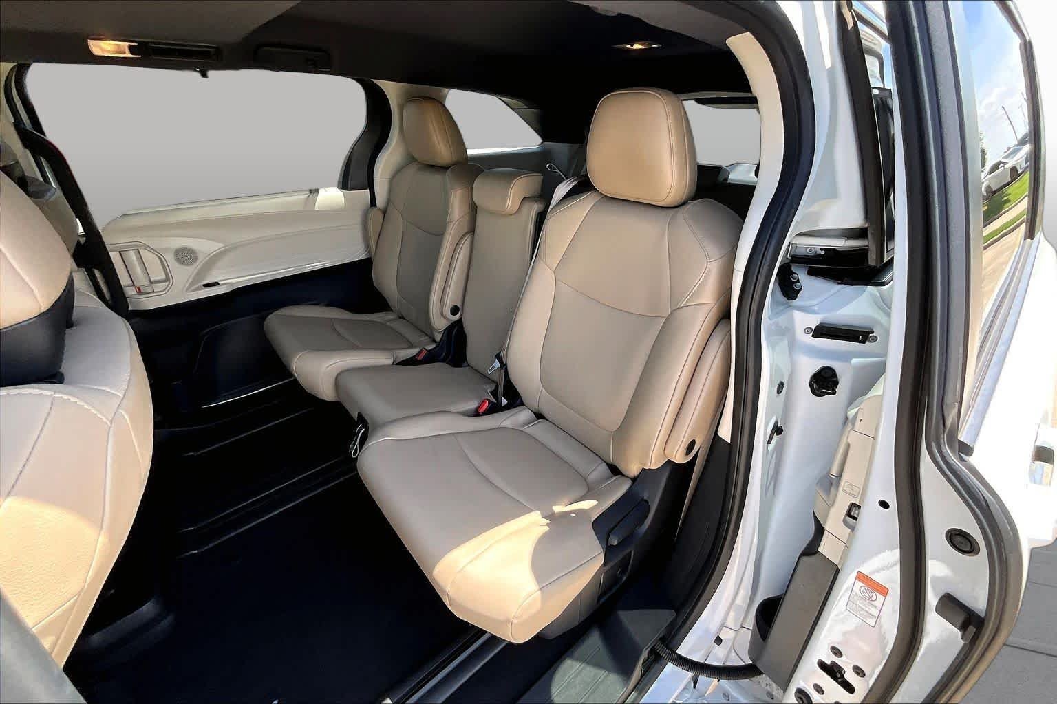 Used 2022 Wind Chill Pearl Toyota XLE image 20