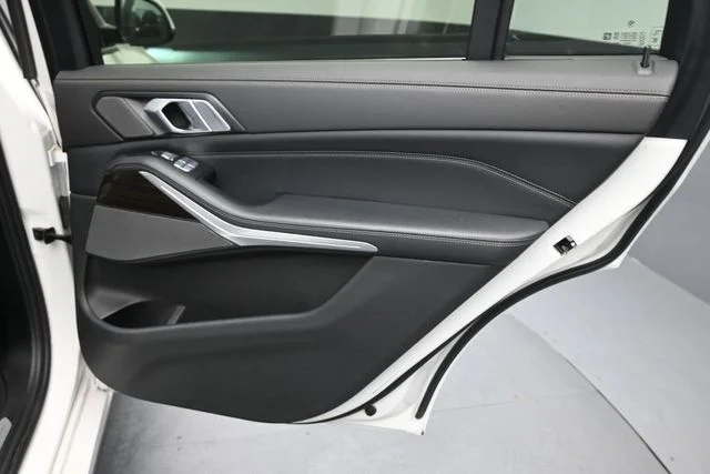 Certified Used 2023 White BMW xDrive40i image 30