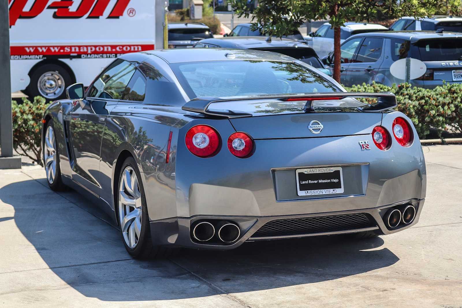 Used 2009 Gun Metallic Nissan Premium image 4