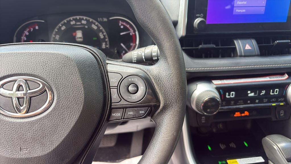 2025 Toyota RAV4 XLE - Photo 20