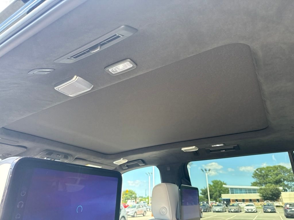Used 2025 Black Cadillac Sport Platinum image 12