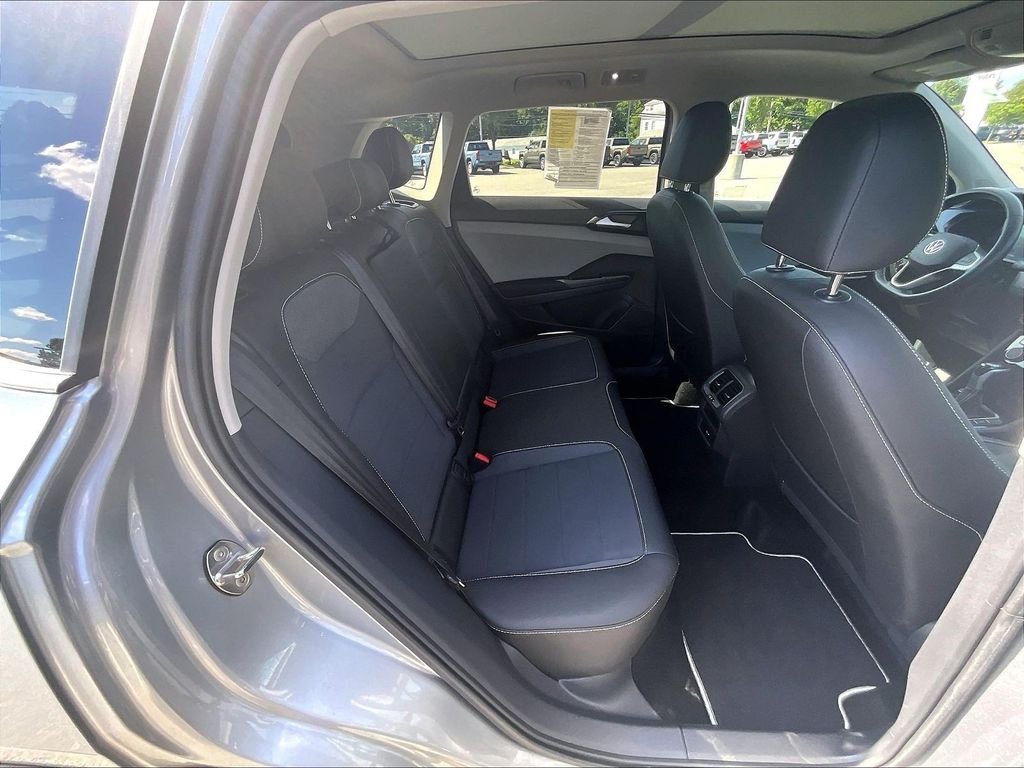 Used 2023 Silver Volkswagen 1.5T SE image 16