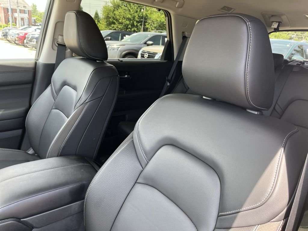 Used 2025 Gray Nissan SL image 11