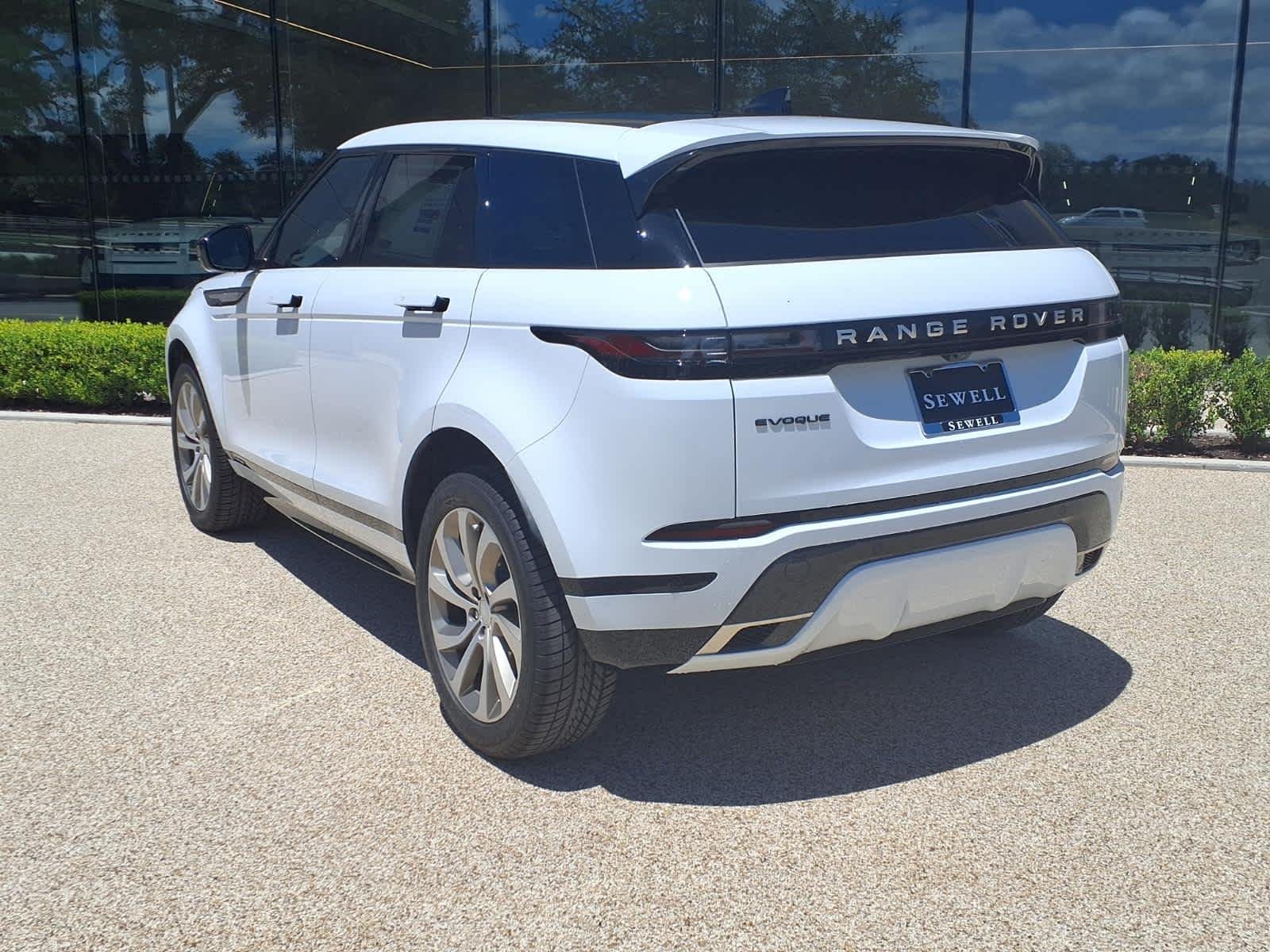 New 2026 Fuji White Land Rover Hoxton Edition image 4