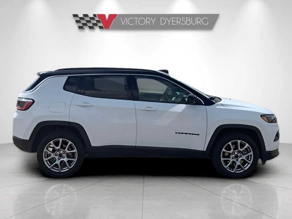 Used 2025 White Jeep Limited image 9