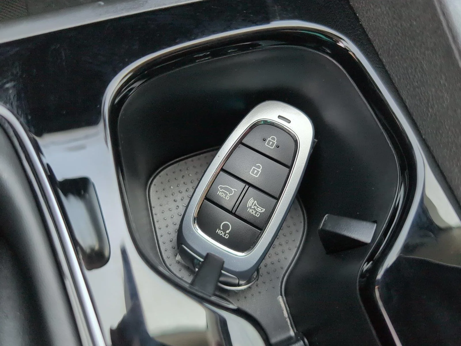 Used 2023 Portofino Gray Hyundai SEL image 19