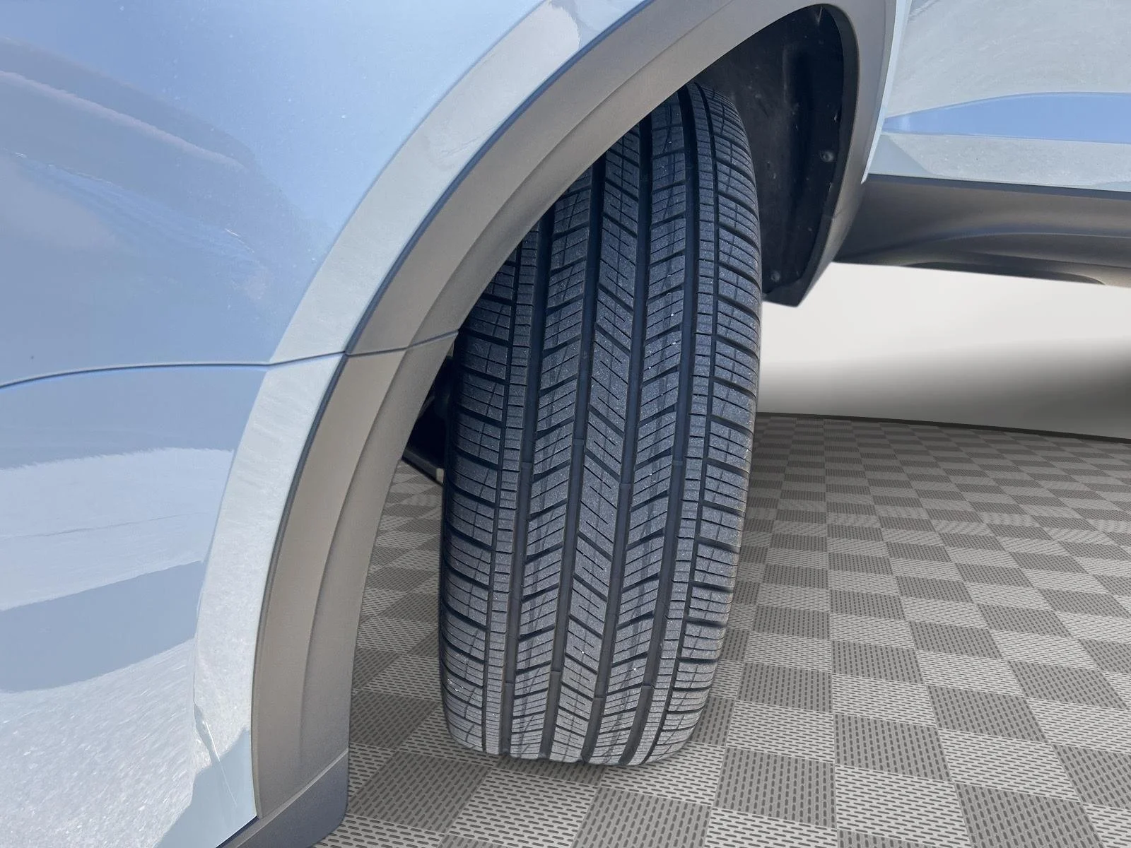Certified Used 2025 GRAY Volkswagen SE Black image 21