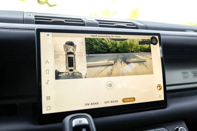 Used 2025 Santorini Black Metallic Land Rover V8 image 29