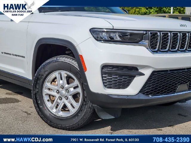 Used 2025 White Jeep Laredo image 3