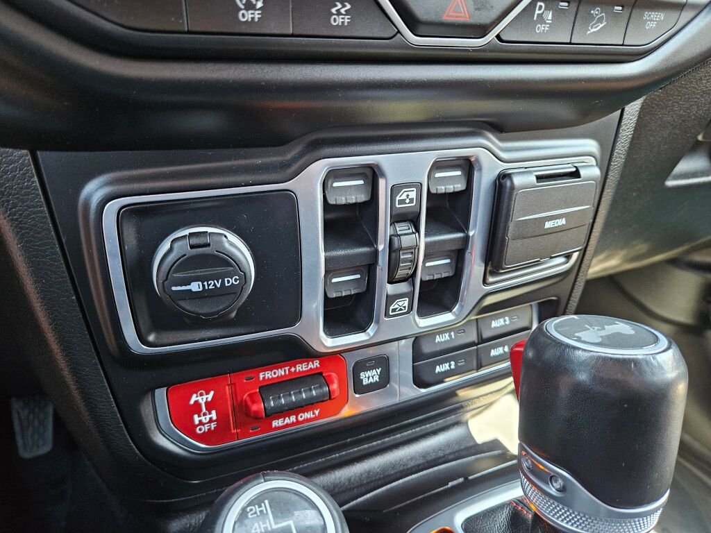 Used 2020 Bikini Pearl Coat Jeep Unlimited Rubicon image 26