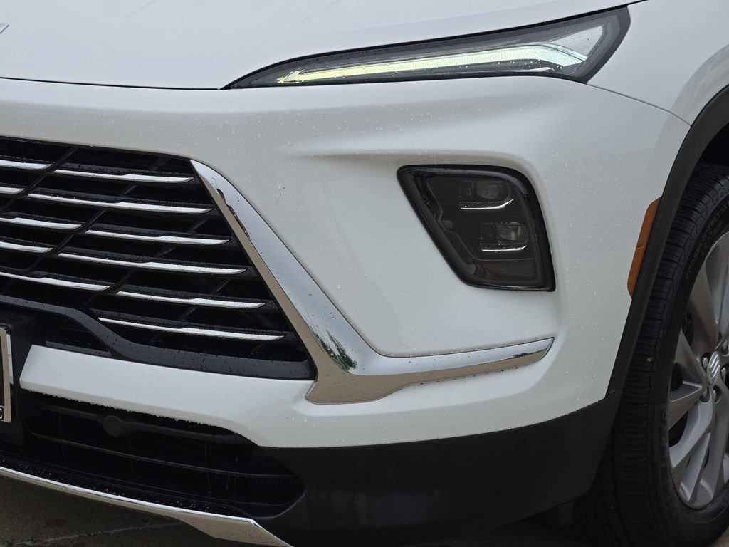 Used 2025 Summit White Buick Preferred image 31