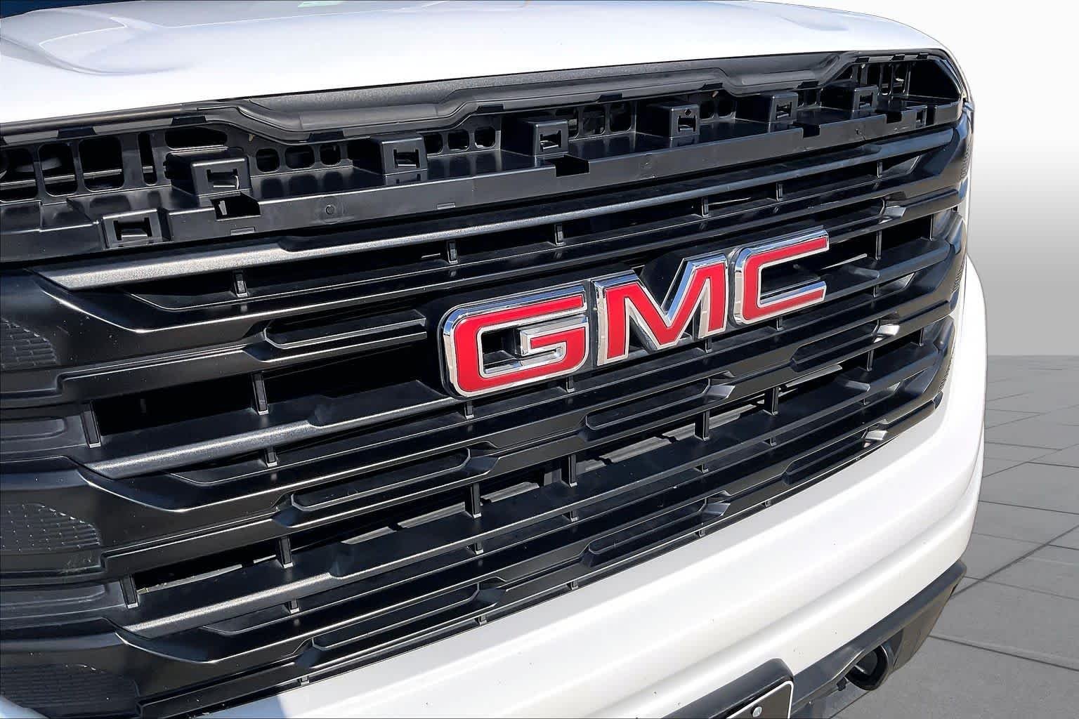 Certified Used 2023 SUMMIT WHITE GMC Pro image 28