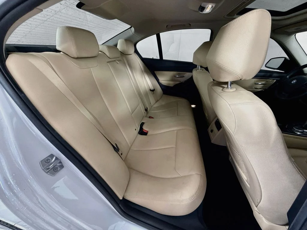 Used 2018 Mineral White Metallic BMW 320i xDrive image 28
